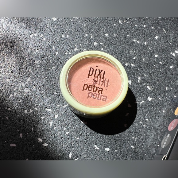 Beauty Bundle | Eyeshadows | Blush | Highlighter - Picture 5 of 12